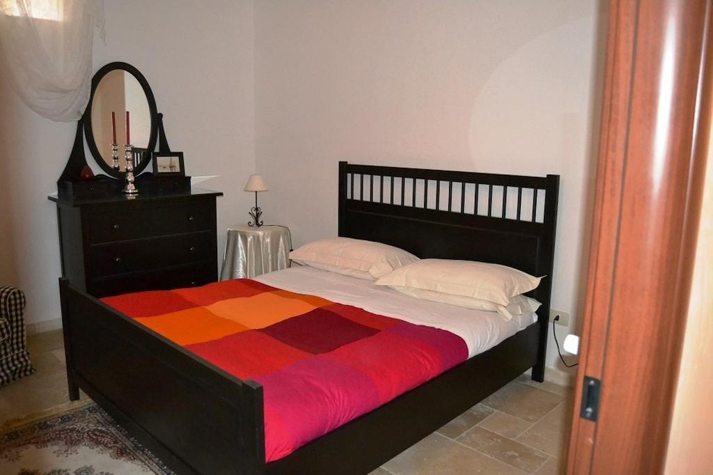 Hostal La Vigna Vecchia Fasano Habitación foto